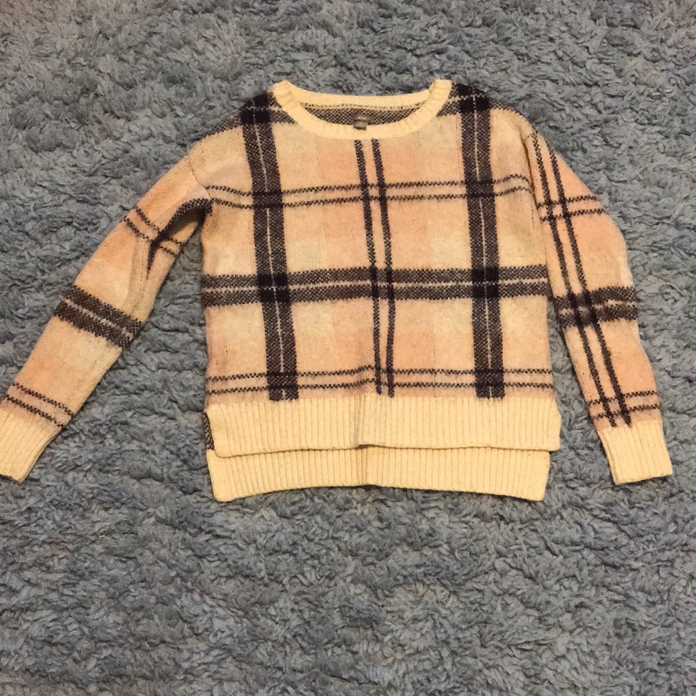 Plaid pattered sweater